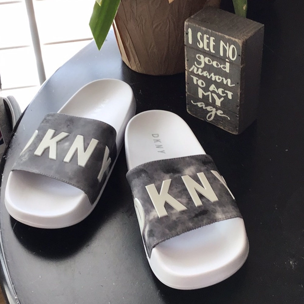 ‘DKNY’ Comfy Slides